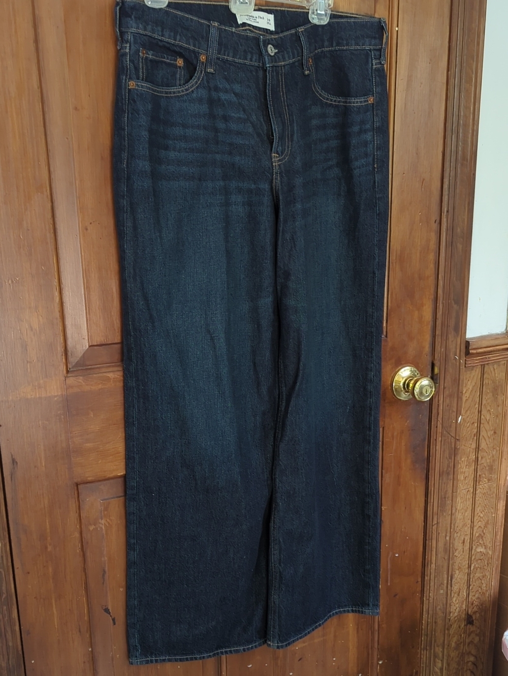 Abercrombie & Fitch  Dark Wash Womens  Size  29